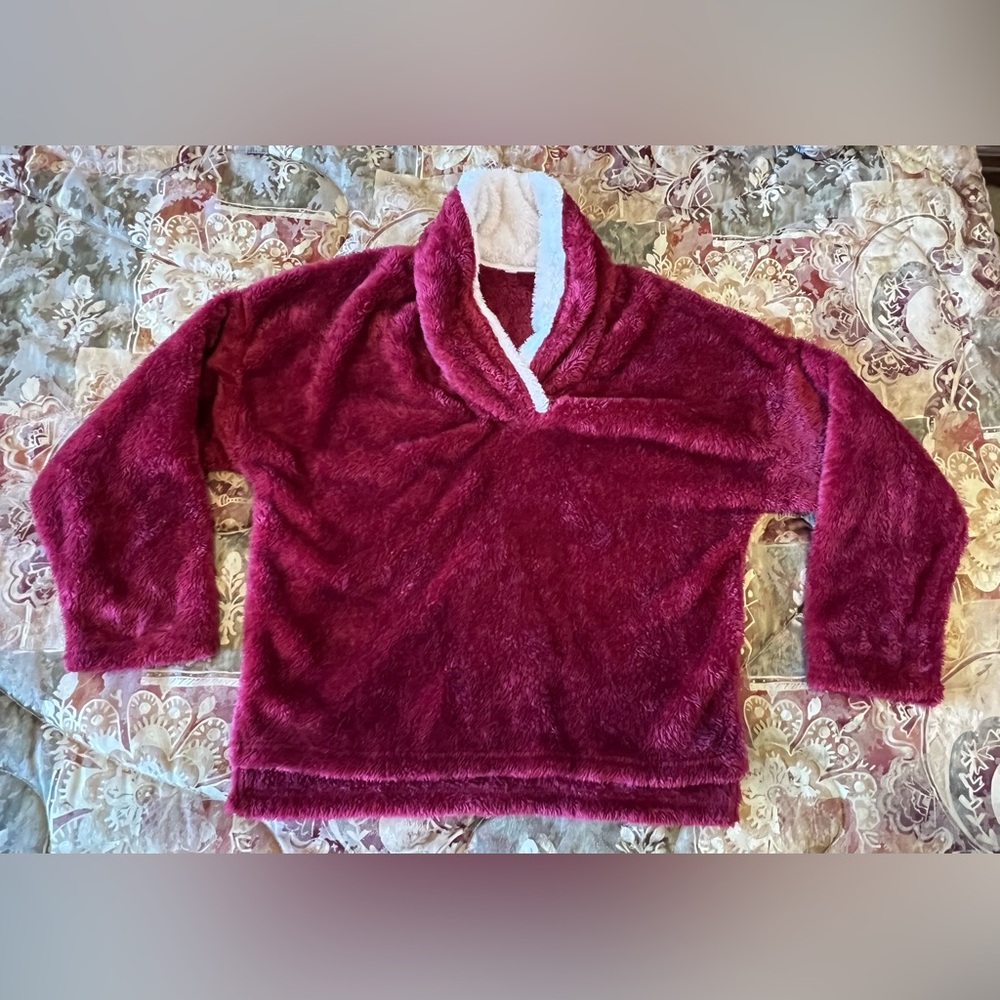 Fenclushy Plush Burgundy Lounge Set - Picture 3 of 7